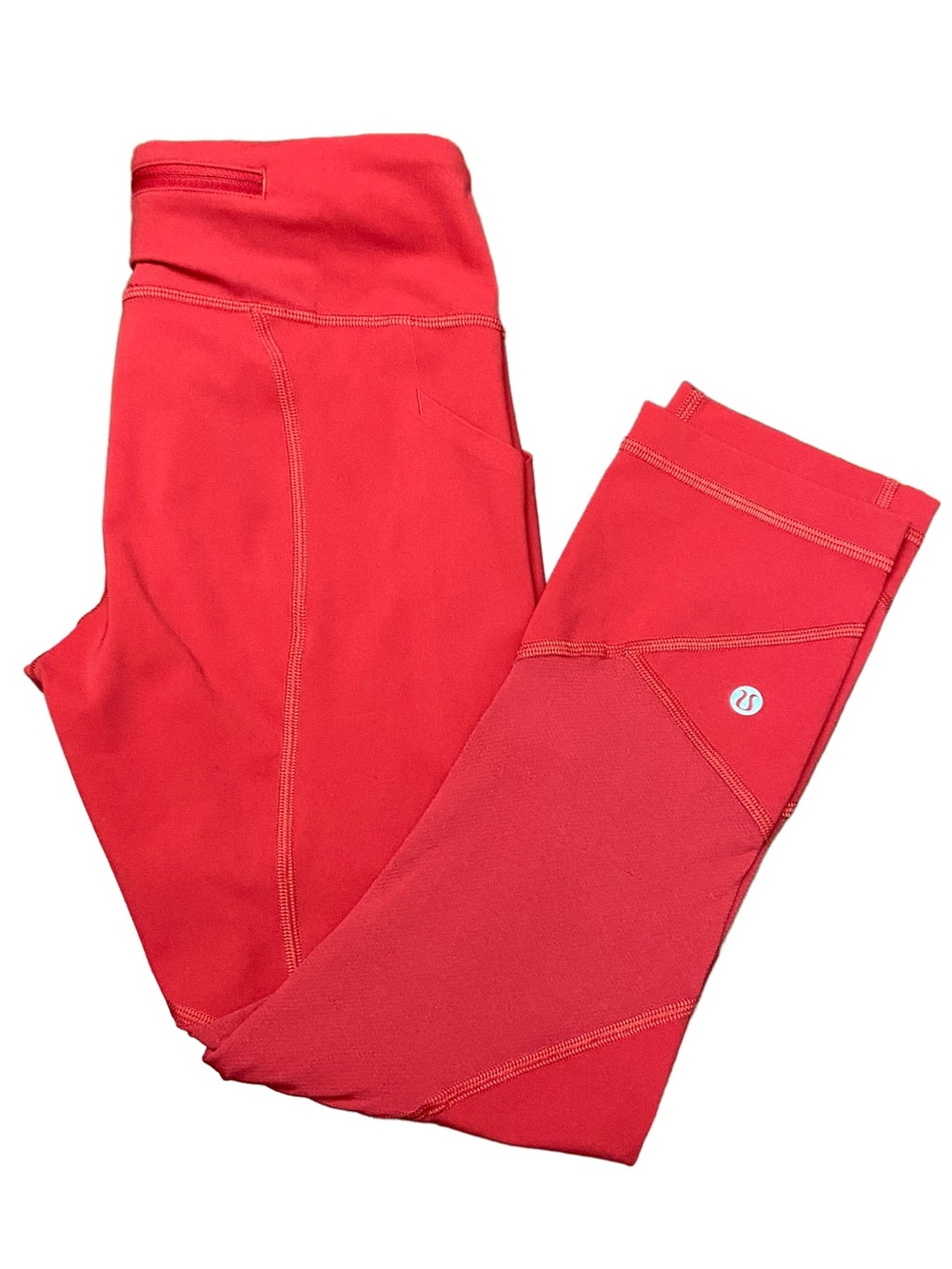 Lululemon Fast and Free High-Rise Crop Leggings 19" with
5 Pockets Red Size 4